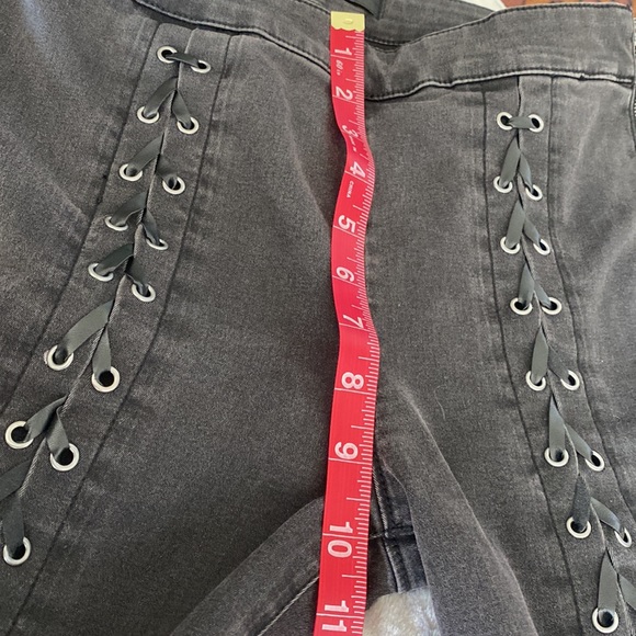 Guess Sexy Black Jeans with lacing down front of legs and seam down back! - Picture 11 of 14
